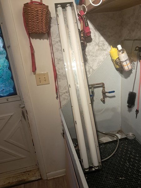 4 ft Fluorescent strip light