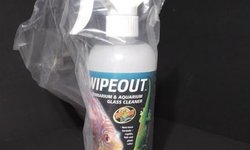 Zoomed Wipeout Glass Cleaner