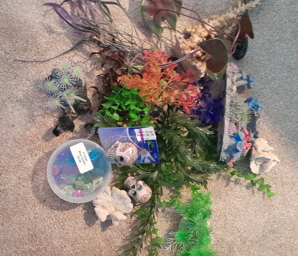 Misc plastic decor