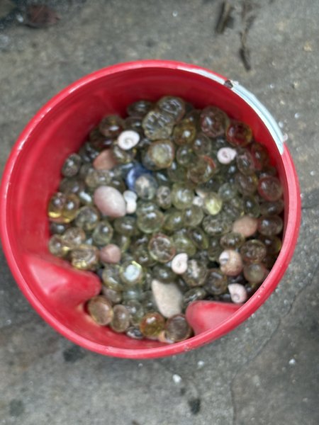 Decorative marbles, glass stones, etc.