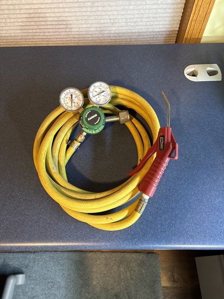 Oxygen regulator