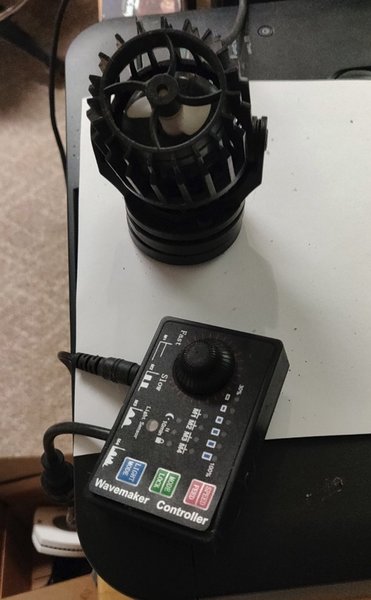 Wavemaker pump w/ DC controller